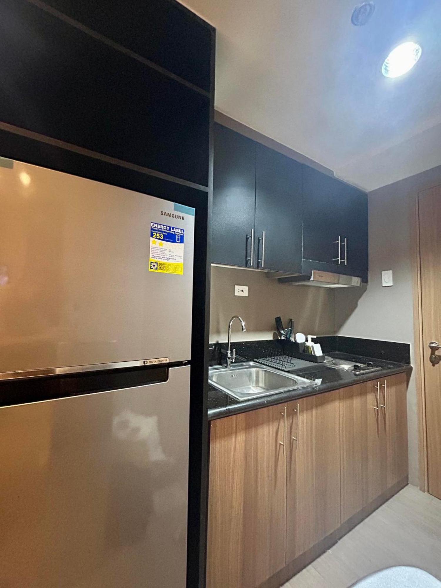 Pasay Condotel With Massage Chair And Ps4- Stellar Suites Hotel